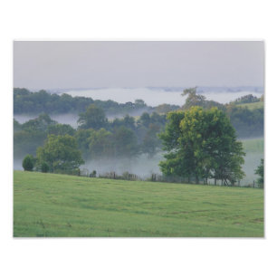 USA, Kentucky. Hügelige Landschaft des Bluegrass Fotodruck