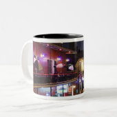 USA, Louisiana, New Orleans. französisches Viertel Zweifarbige Tasse (Vorderseite Links)