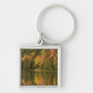 USA; Maine; Acadia NP. Herbstreflexionen am Schlüsselanhänger