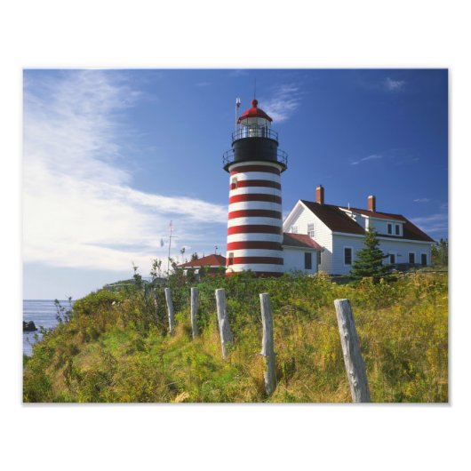 USA, Maine, Lubec. West Quoddy Head Lighthouse Fotodruck (Vorne)