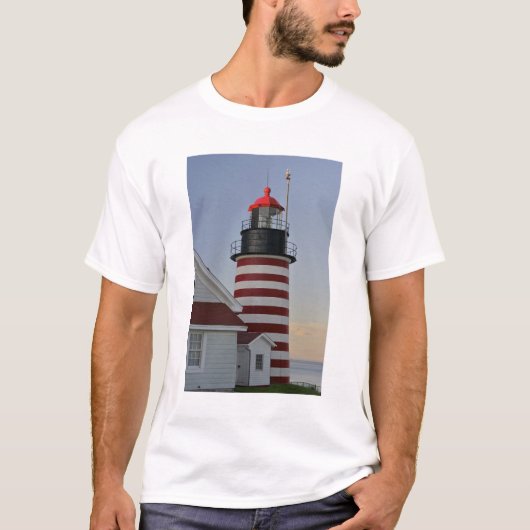 USA, Maine, Lubec. West Quoddy Head Lighthouse, T-Shirt (Vorderseite)