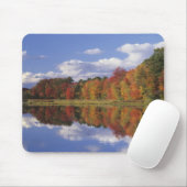 USA, Massachusetts, Acton. Herbstreflektion Mousepad (Mit Mouse)