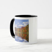 USA, Massachusetts, Acton. Herbstreflektion Tasse (Vorderseite Links)