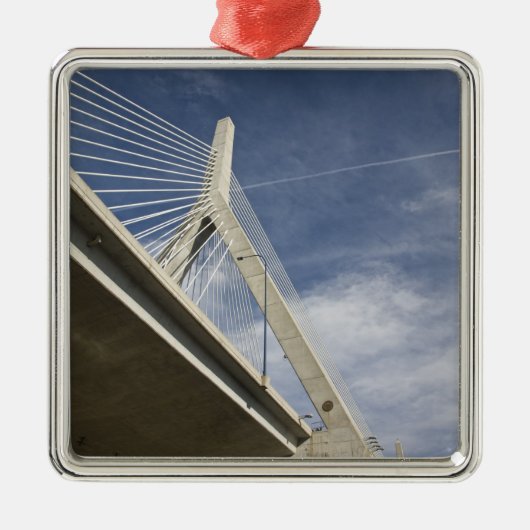 USA, Massachusetts, Boston. Die Zakim-Brücke. Silbernes Ornament (Vorne)