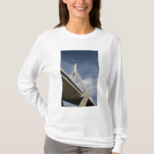 USA, Massachusetts, Boston. Die Zakim-Brücke. T-Shirt