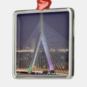 USA, Massachusetts, Boston. Leonard Zakim Ornament Aus Metall (Links)