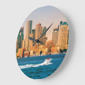 USA, Massachusetts. Boston Waterfront Panorama Große Wanduhr (Winkel)