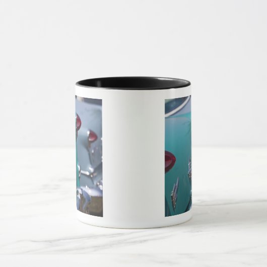 USA, Massachusetts, Gloucester. 1950s-era Tasse (Zentrum)