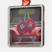 USA, Massachusetts, Gloucester. Flockige Würfel Ornament Aus Metall (Links)