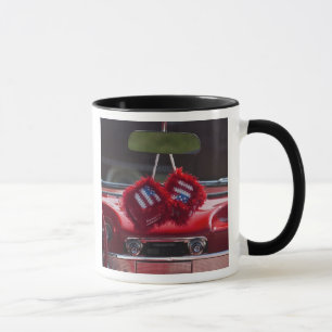 USA, Massachusetts, Gloucester. Fuzzy Würfel mit Tasse