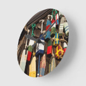 USA, Massachusetts, Gloucester, Lobster Buoys 2 Runde Wanduhr (Winkel)