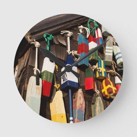 USA, Massachusetts, Gloucester, Lobster Buoys 2 Runde Wanduhr (Vorderseite)