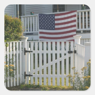 USA, Massachusetts, Gloucester: Patriotischer Zaun Quadratischer Aufkleber