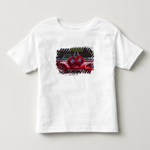 USA, Massachusetts, Gloucester. Unscharfe Würfel m Kleinkind T-shirt