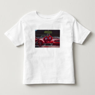 USA, Massachusetts, Gloucester. Unscharfe Würfel m Kleinkind T-shirt