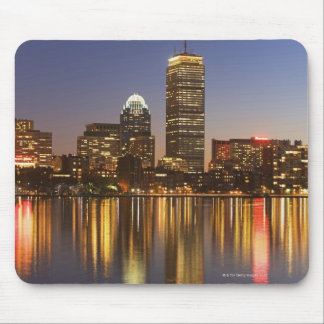 USA, Massachusetts, Skyline von Boston bei Abenddä Mousepad