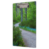 USA, Michigan. Der Weg durch den Wald Klemmbrett (Links)