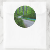 USA, Michigan. Der Weg durch den Wald Runder Aufkleber (Tasche)