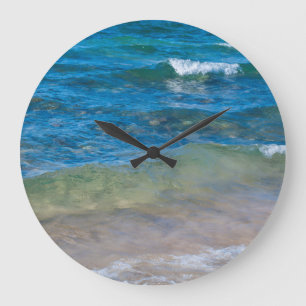 USA, Michigan. Klare Gewässer des Lake Superior Große Wanduhr