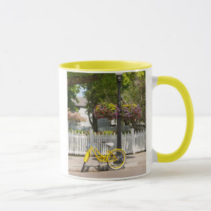 USA, Michigan, Mackinac Island. Gelbes Fahrrad Tasse