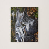 USA, Michigan, Obere Halbinsel. Bond Falls und Puzzle (Vertikal)