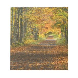 USA, Michigan, Obere Halbinsel. Weg in Notizblock