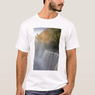 USA, Michigan, Oberes Halbinsel. Herbstsonnenaufga T-Shirt