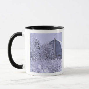 USA, Michigan, Rochester Hills. Verschneites Blau Tasse