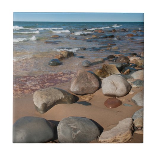 USA, Michigan. Runde Boulder auf 12 Meilen Fliese (Vorderseite)