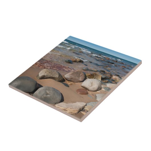 USA, Michigan. Runde Boulder auf 12 Meilen Fliese (Seite)