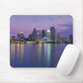 USA, Michigan, Skyline von Detroit, Nacht Mousepad (Mit Mouse)