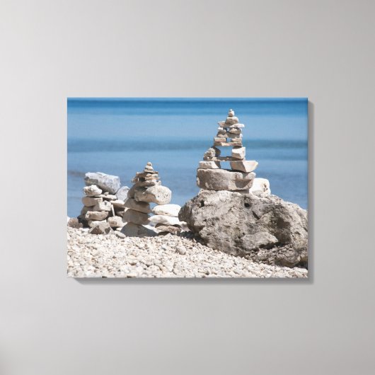 USA, Michigan. Steintürme am Strand Leinwanddruck (Vorderseite)