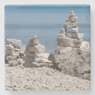 USA, Michigan. Steintürme am Strand Steinuntersetzer