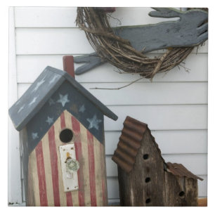 USA, Missouri, Herman: Patriotische Vogelnisthäuse Fliese