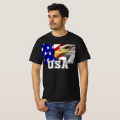 USA mit amerikanischer Flagge und wachsamer Adler T-Shirt (Vorne ganz)