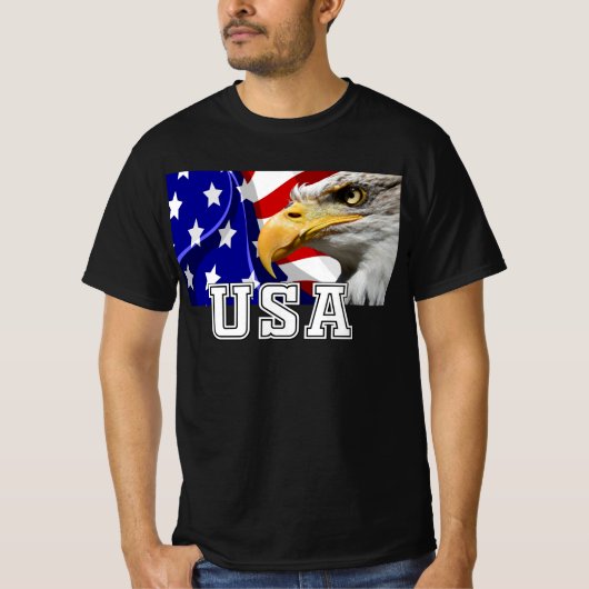 USA mit amerikanischer Flagge und wachsamer Adler  T-Shirt (Vorderseite)