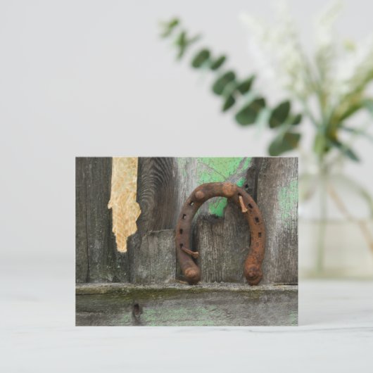 USA, Montana. Rusty Hufeisen auf alten Zaun Postkarte (Stehend Vorderseite)