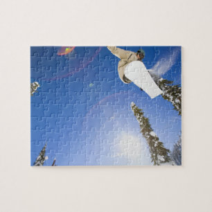 USA, Montana, Whitefish, Young man snowboarding Puzzle