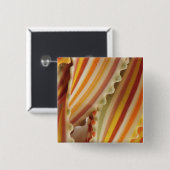 USA. Nahe Aufbereitung getrockneter Regenbogenbei Button (Vorne & Hinten)