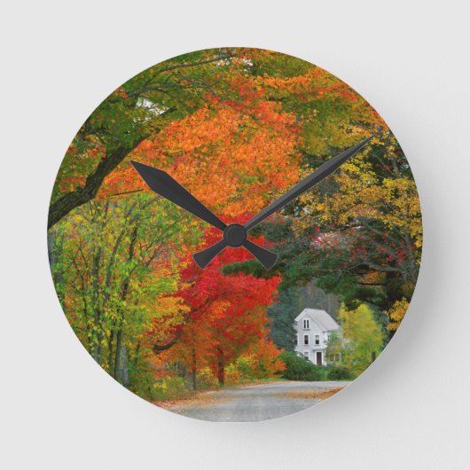 USA, New England, New Hampshire, Andover Runde Wanduhr (Vorderseite)