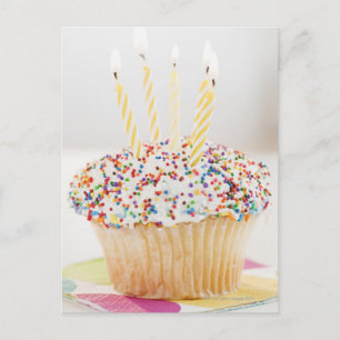 USA, New Jersey, Jersey City, Cupcake with Postkarte