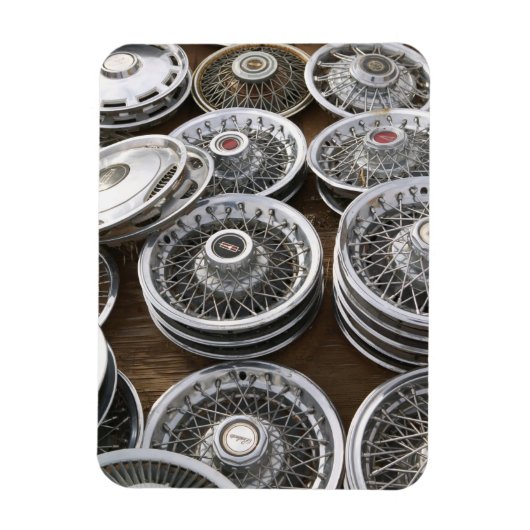 USA, New Mexico, Prewitt: Auto Hubcaps / Rt. 66 Magnet (Vertikal)