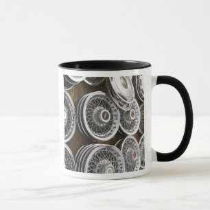 USA, New Mexico, Prewitt: Auto-Radkappen / Rt. 66 Tasse