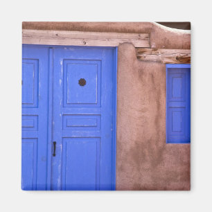 USA, New Mexico, Santa Fe. Ansicht einer blauen Tü Magnet