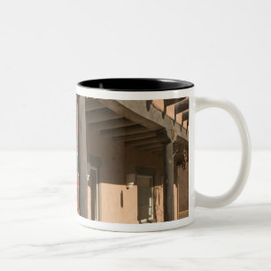 USA, New Mexico, Taos: Navaho-Teppichgalerie-Kit Zweifarbige Tasse