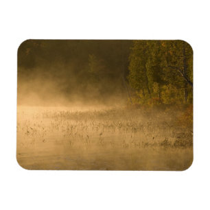 USA, New York, Adirondack Park. Morgennebel auf Magnet