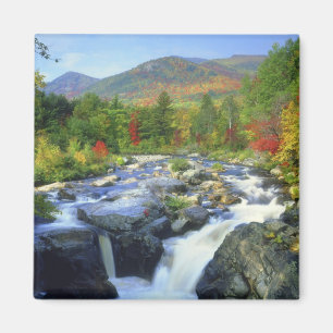USA, New York. Ein Wasserfall im Adirondack Magnet