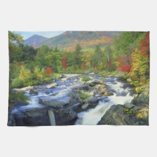 USA, New York. Ein Wasserfall in den Adirondack Handtuch