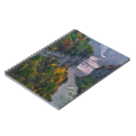 USA, New York, Letchworth Staat Park. Fluss und Notizblock (Linke Seite)