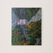 USA, New York, Letchworth Staat Park. Fluss und Puzzle (Vertikal)